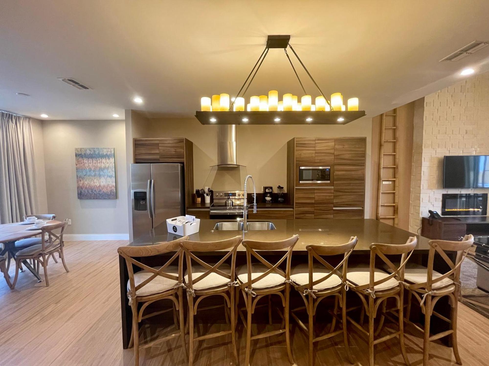 Luxury Home In Orlando With Private Hot Tub - 7 Min From Disney Parks - 3 Bedrooms And 4 Bathrooms! المظهر الخارجي الصورة