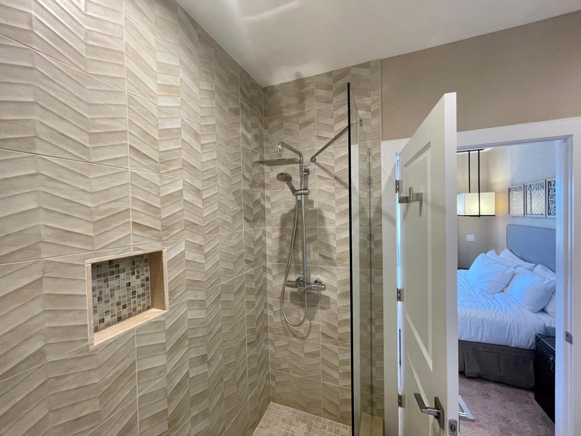 Luxury Home In Orlando With Private Hot Tub - 7 Min From Disney Parks - 3 Bedrooms And 4 Bathrooms! المظهر الخارجي الصورة
