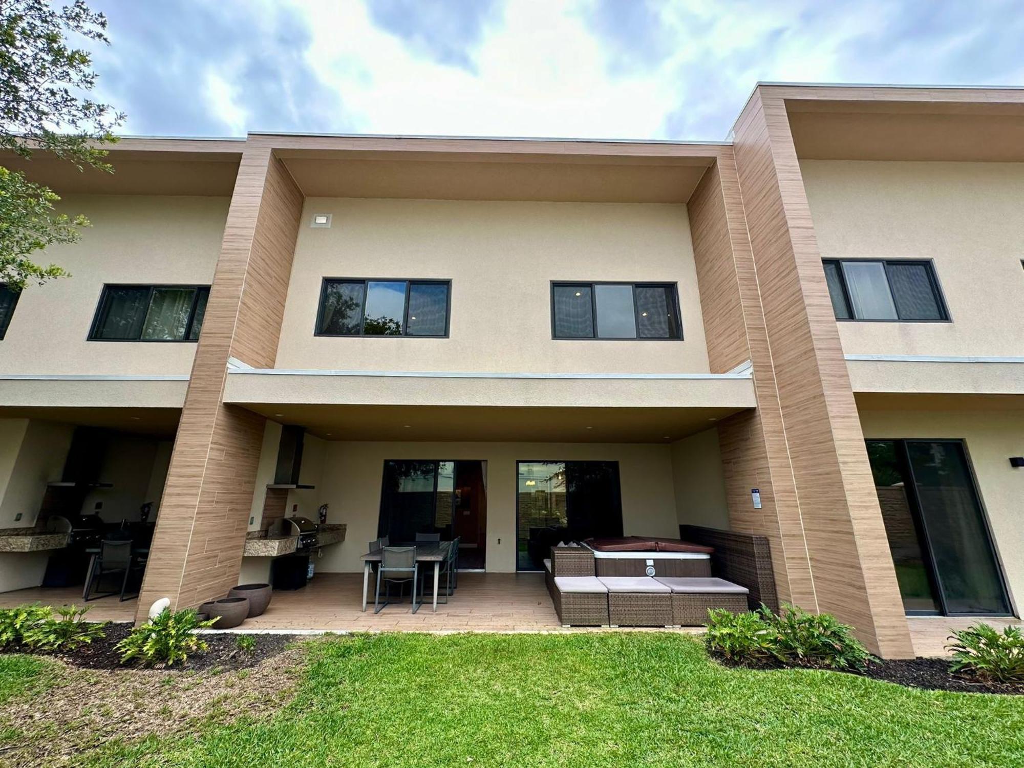 Luxury Home In Orlando With Private Hot Tub - 7 Min From Disney Parks - 3 Bedrooms And 4 Bathrooms! المظهر الخارجي الصورة