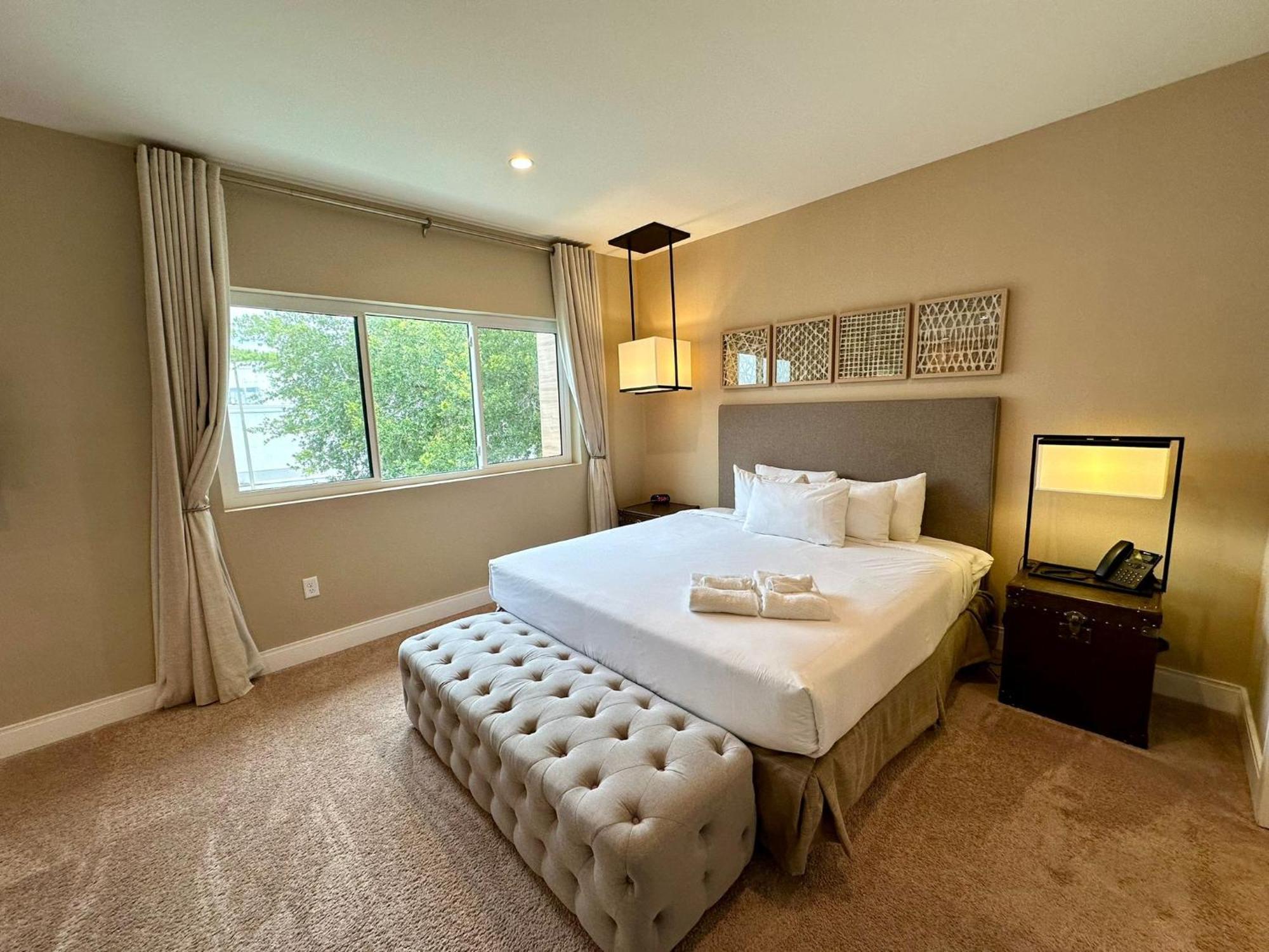 Luxury Home In Orlando With Private Hot Tub - 7 Min From Disney Parks - 3 Bedrooms And 4 Bathrooms! المظهر الخارجي الصورة