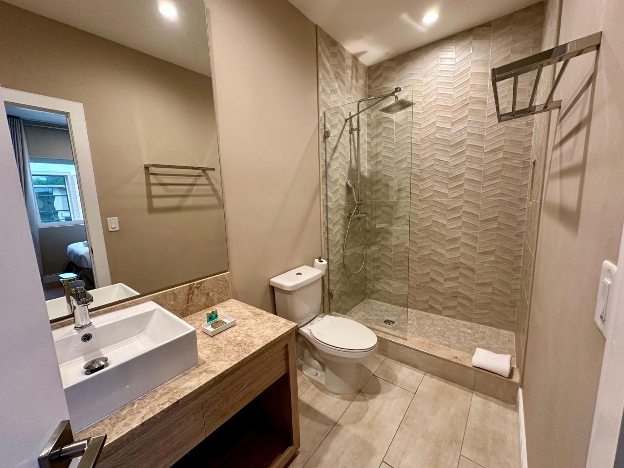 Luxury Home In Orlando With Private Hot Tub - 7 Min From Disney Parks - 3 Bedrooms And 4 Bathrooms! المظهر الخارجي الصورة